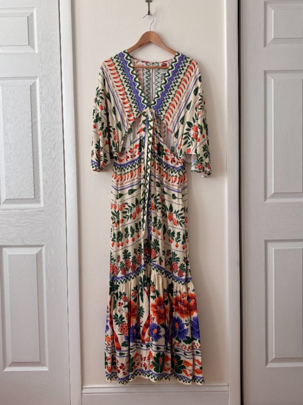 FARM Rio V-Neck Cut-Out Kaftan Maxi Dress - Picture 4 of 9